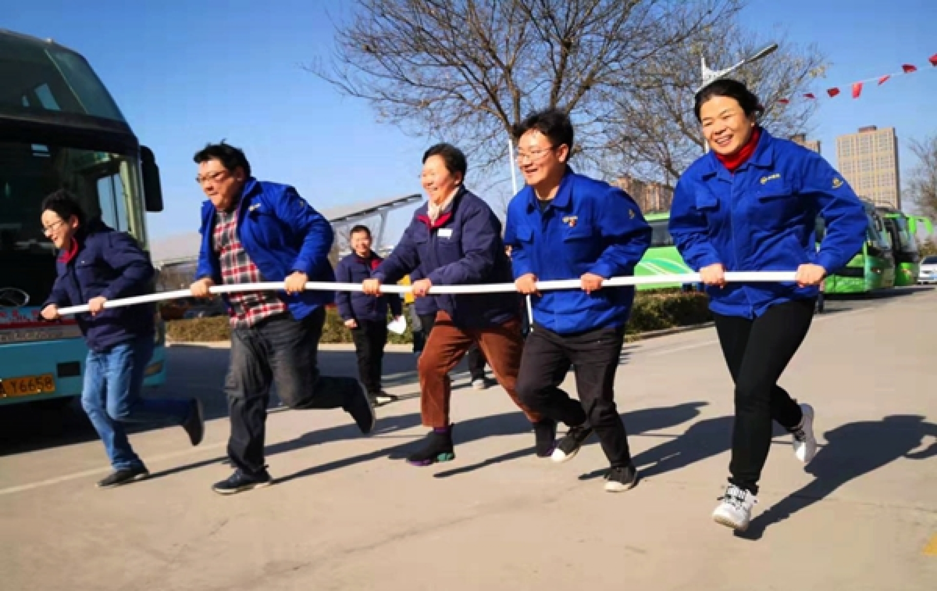 工艺研究所举行“庆元旦 迎新年”旋风跑角逐