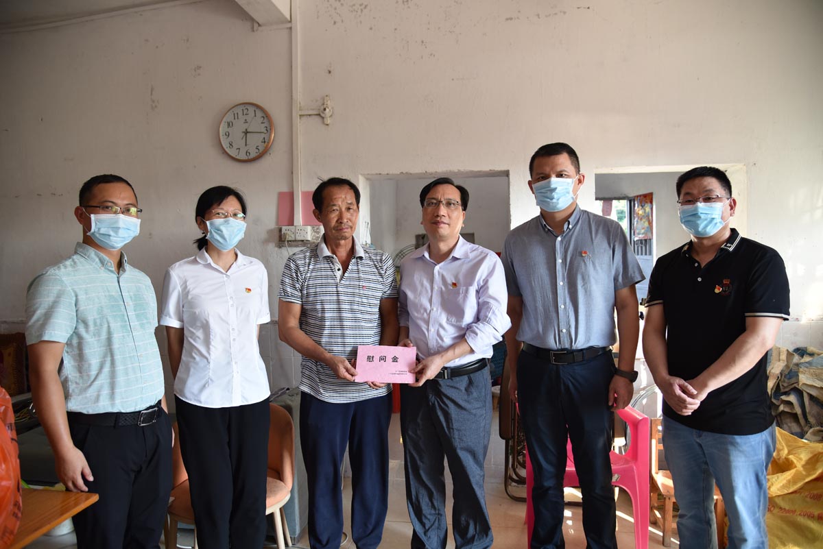 广东彩名堂集团会同江门市委政研室 赴开平市金鸡镇开展“七一”扶贫慰问